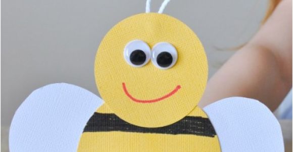 Bee Finger Puppet Template Incredibly Cute Bee Finger Puppets Craft I Heart Crafty